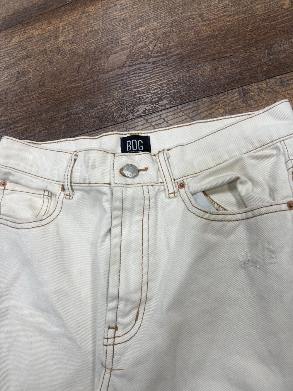 BDG Loose Straight Destroyed Ivory Denim Jeans Size 27 - Picture 9 of 13